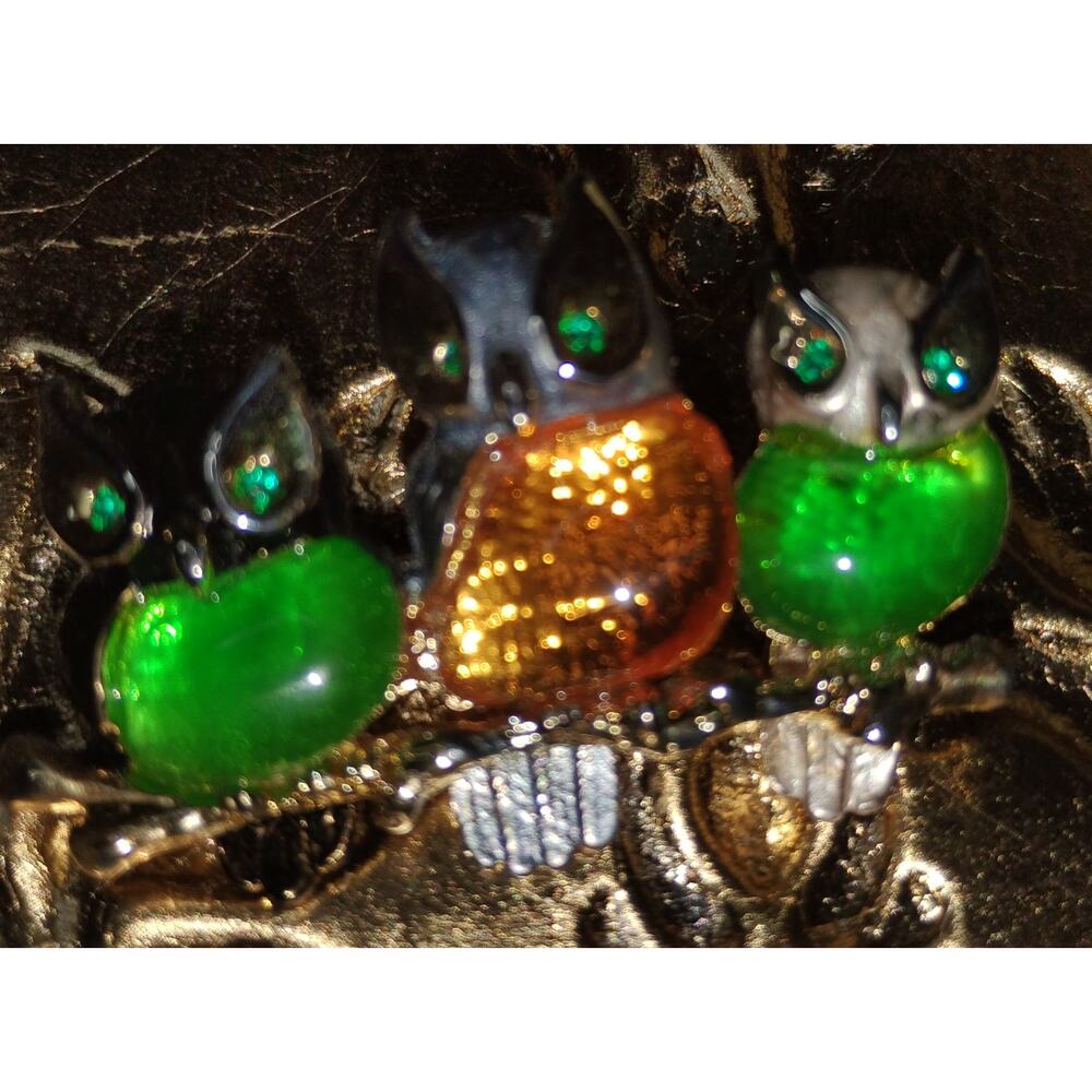 Vintage Jelly Belly Owl Brooch – Trio on Branch, Green & Amber Glass Cabochons - Picture 2 of 3